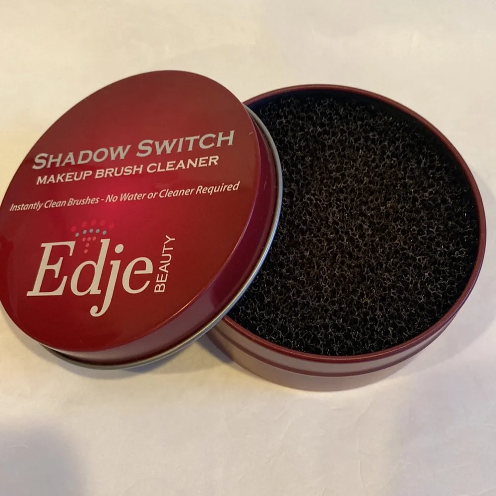 EDJE BEAUTY EYESHADOW SWITCH BRUSH CLEANER NWOB Red Case No Box